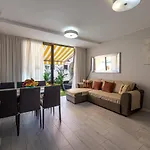 Detached 3-story Home, Seafront And بلايا ذي لاس أميريكاس