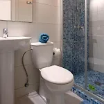 شقة Detached 3-story Home, Seafront And *