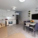 Detached 3-story Home, Seafront And شقة *