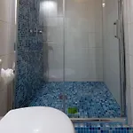 شقة Detached 3-story Home, Seafront And *