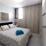 Detached 3-story Home, Seafront And * بلايا ذي لاس أميريكاس