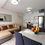 Detached 3-story Home, Seafront And شقة