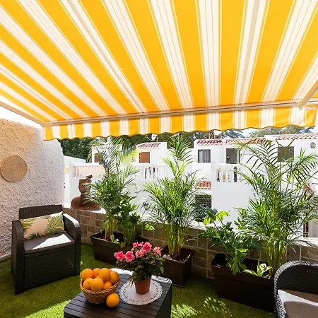Detached 3-story Home, Seafront And Apartamento *